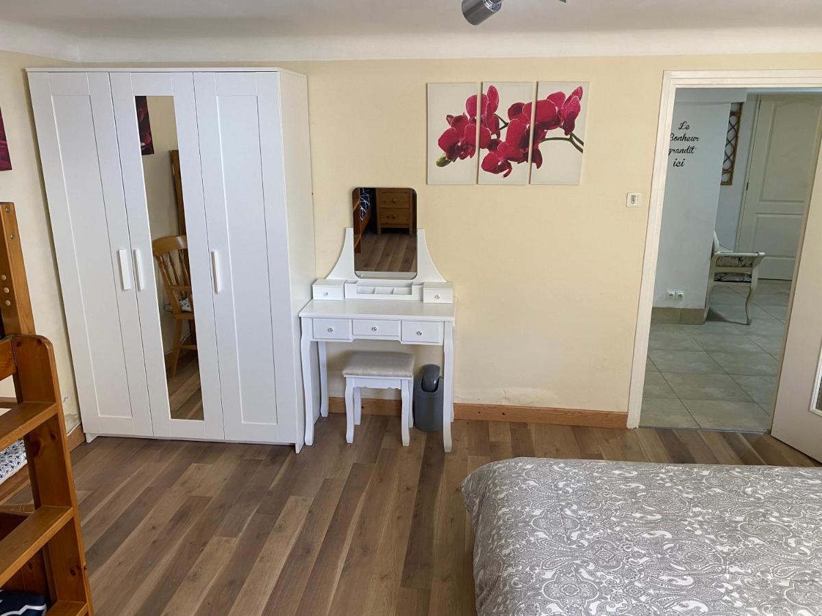 Peaceful 3 Bedroom 8 Person Ground Floor Apartment With Large Private Heated Pool La Digne-d'Amont Eksteriør billede