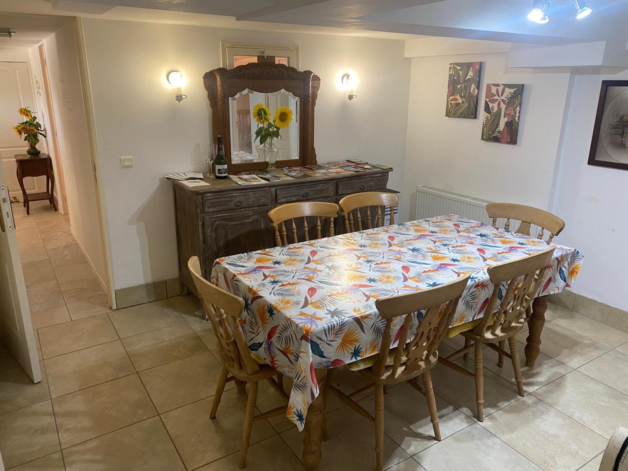 Peaceful 3 Bedroom 8 Person Ground Floor Apartment With Large Private Heated Pool La Digne-d'Amont Eksteriør billede